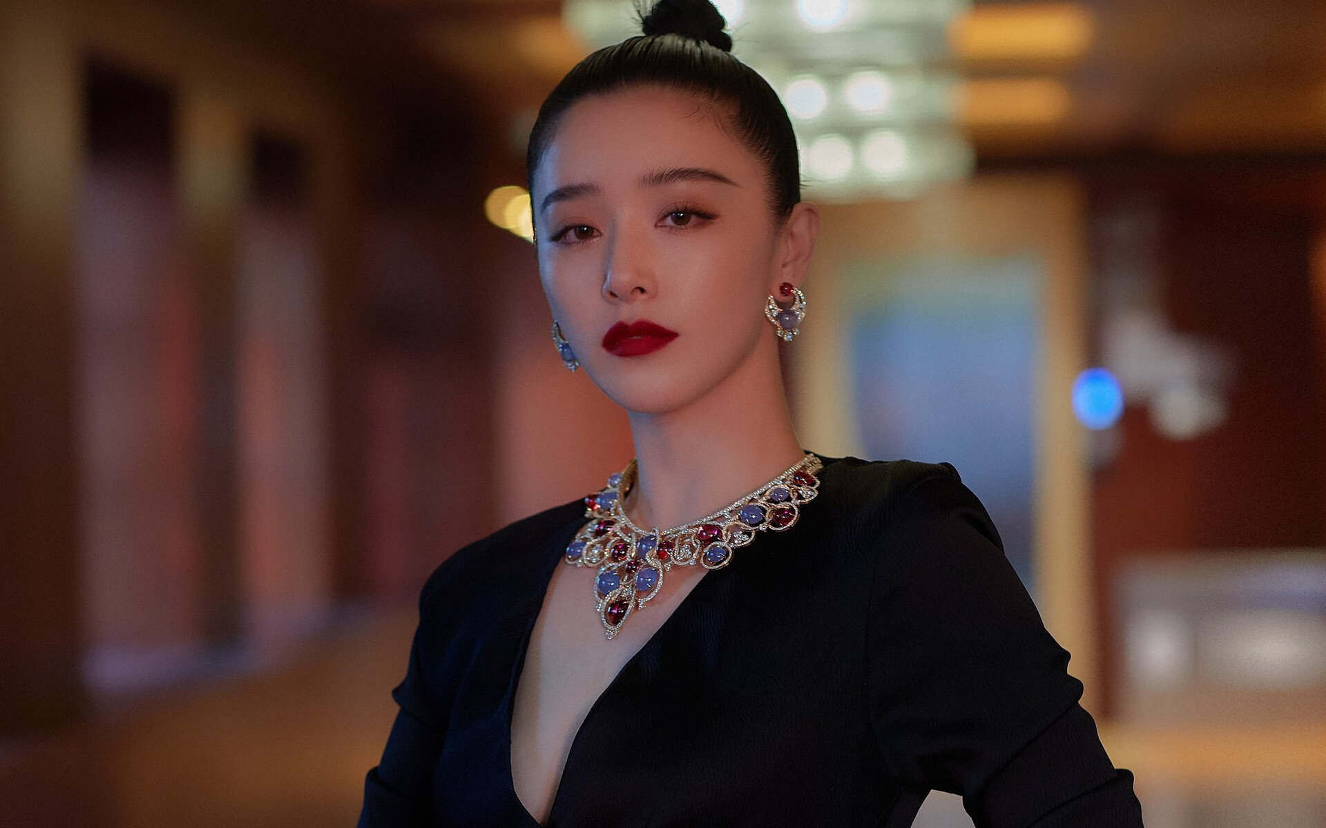 “德甲最后阶段，争冠队伍士气高昂”，德甲最后几名降级