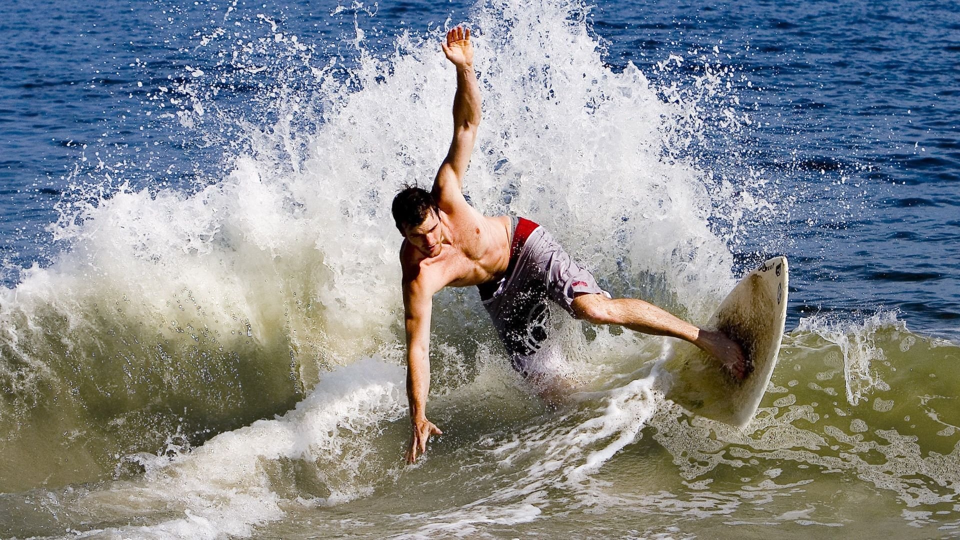 开云官网-西甲锋线爆发，巴萨取胜迎来新气象，4个月有望减11分差距 巴萨正上演西甲史上最大逆转